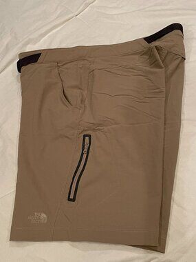 The North Face Men's Belted Nylon Shorts Size 36 Tan